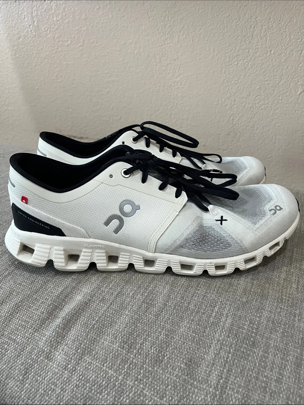 On Running Men's Athletic Sneakers in White and Black  Size 11.5